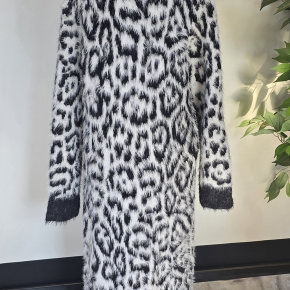 VENUS Black and White Fuzzy Leopard Print Coat - Picture 3 of 4